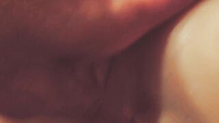 Потрясающий оральный секс с громкими стонами — он вылизывает её до дрожи и кончает внутрь