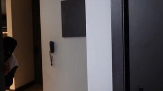 Латинка с Пышными Сиськами Трахается с Грабителем