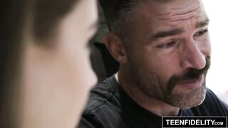 Детектив Дора ебет молодуху
