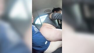 Монстр трахает милфу в машине