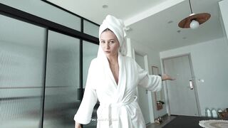 Мамка лишила сына девственности