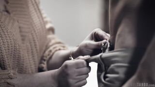 Мамины руки умеют помогать