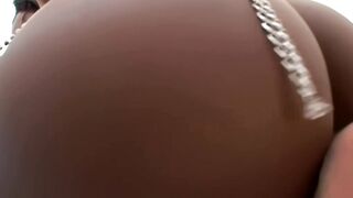 Белый член против черной женщины