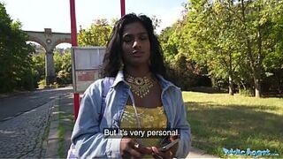 Смуглая красотка-индуска не отказала за деньги — трах на улице и густая сперма в рот крупным планом