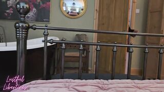 Горячая свекровь выдоила первую порцию спермы рукой — и тут же потребовала вторую внутрь своей мохнатой киски !!!