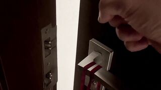 «Моя дверь открыта, если не спишь» — горячая мама подруги раздвинула ноги и получила по полной